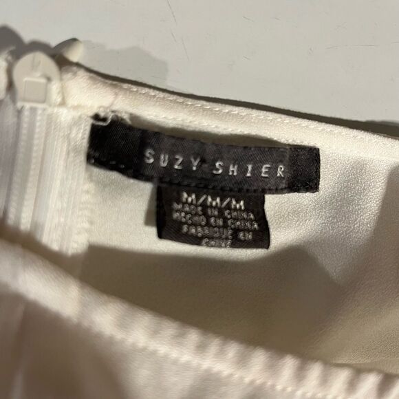 Suzy Shier White Blouse with Orange Floral Accent - Picture 8 of 8